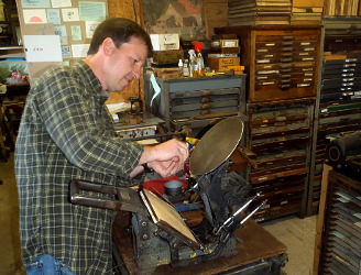 Randy Hess printing cards on his 5x8 Kelsey
                  at The Excelsior Press