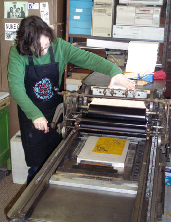 Sarah Smith printing
                          on the Vandercook proof press at The Excelsior
                          Press